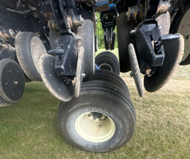 Kinze 3700 Planter - Image 10
