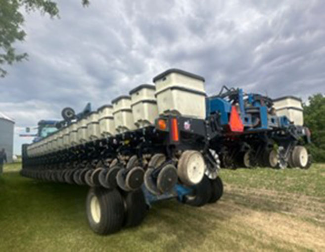 Kinze 3700 Planter - Image 3