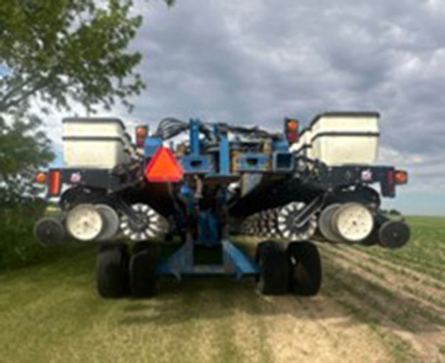 Kinze 3700 Planter - Image 4