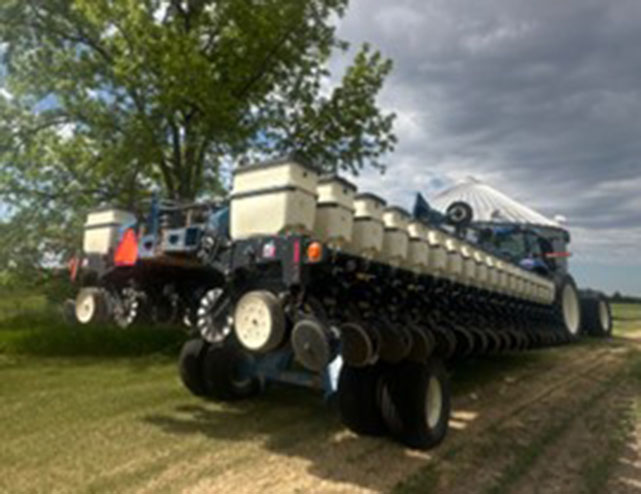 Kinze 3700 Planter - Image 5