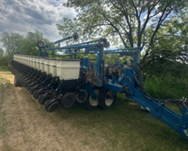Kinze 3700 Planter - Image 6