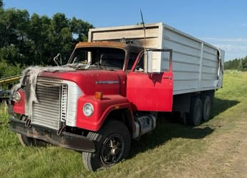 1973 International Fleetstar 2070A Farm Truck