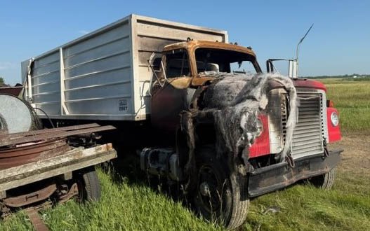 1973 International Fleetstar 2070A Farm Truck - Image 2