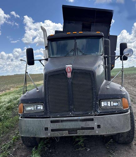 1992 Kenworth T600 Dump Truck - Image 2
