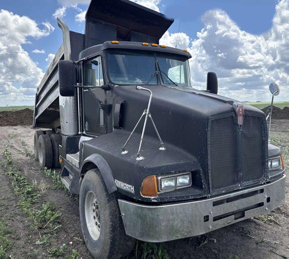 1992 Kenworth T600 Dump Truck - Image 4