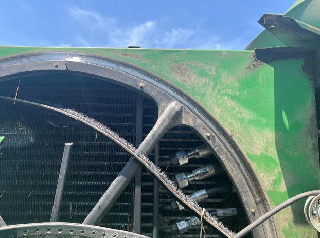 1994 John Deere 9500 Combine - Image 14