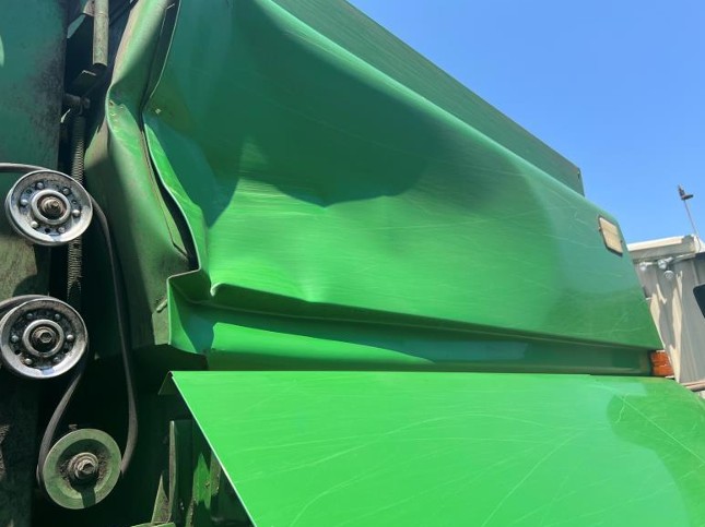 1994 John Deere 9500 Combine - Image 15