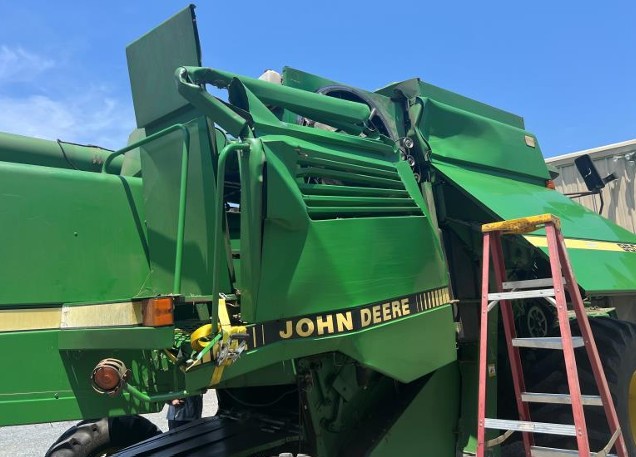 1994 John Deere 9500 Combine - Image 6