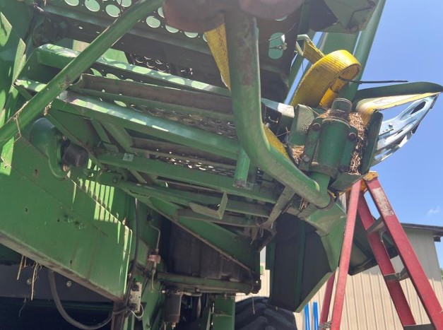 1994 John Deere 9500 Combine - Image 8