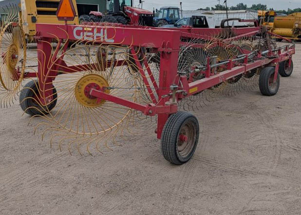 1998 Gehl WR700 Hay Rake