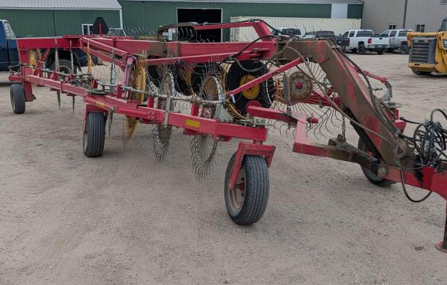 1998 Gehl WR700 Hay Rake - Image 2