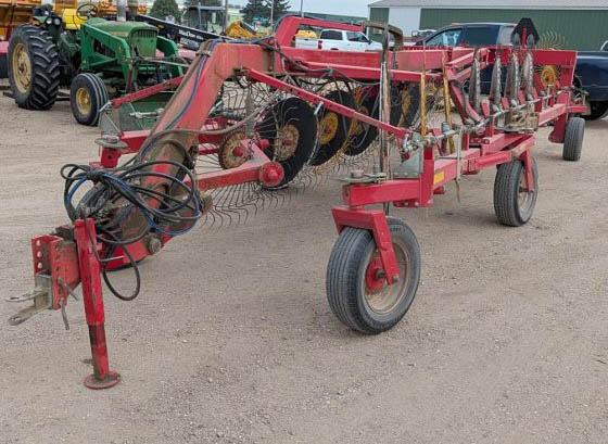 1998 Gehl WR700 Hay Rake - Image 3