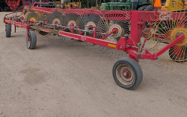1998 Gehl WR700 Hay Rake - Image 4