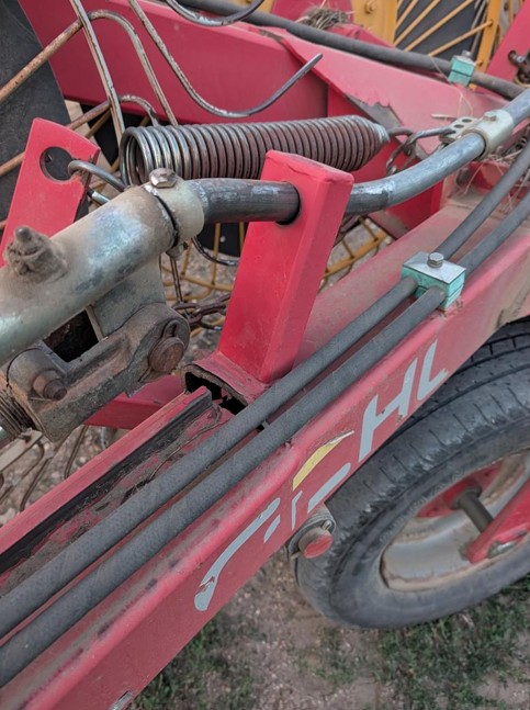 1998 Gehl WR700 Hay Rake - Image 5