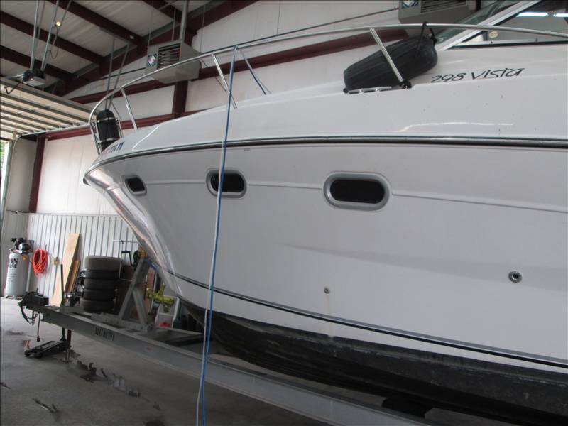2000 Four Winns 298 Vista Cabin Cruiser Boat - Image 2