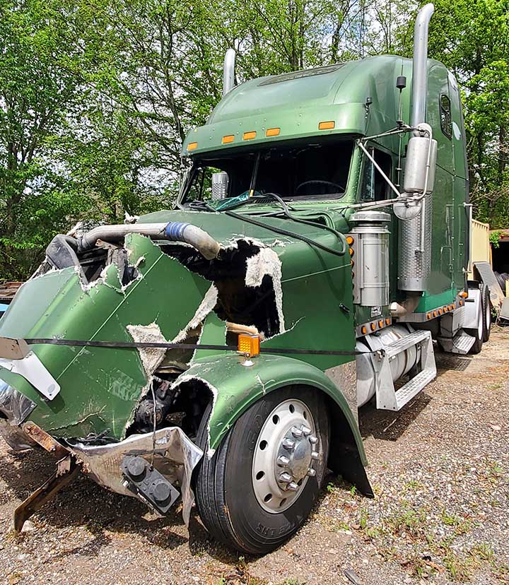 2000 Freightliner Conventional Sleeper - Image 2