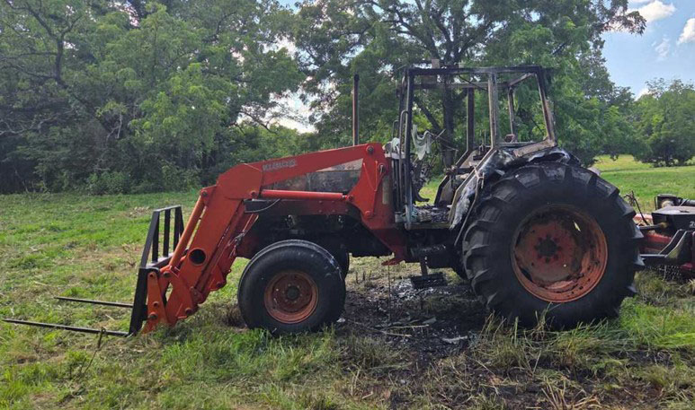 2000 Kubota M9000 Tractor - Image 2
