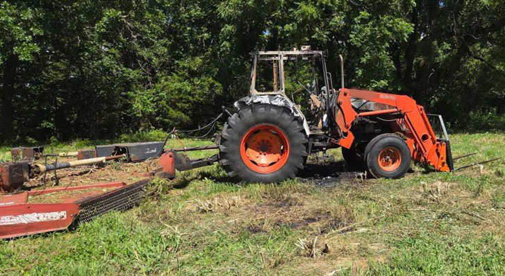 2000 Kubota M9000 Tractor - Image 3
