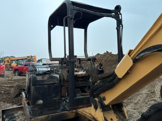 2001 Caterpillar 304.5 Excavator - Image 10