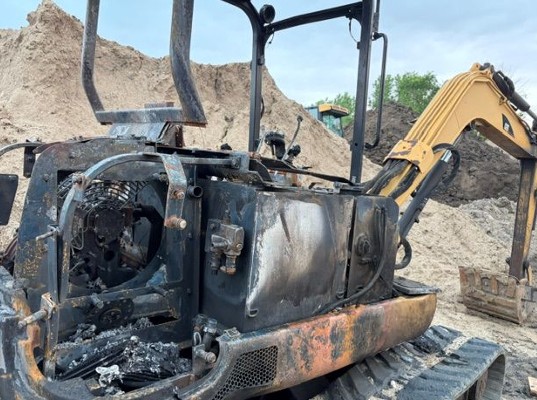 2001 Caterpillar 304.5 Excavator - Image 12