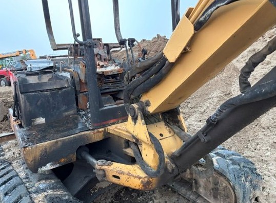 2001 Caterpillar 304.5 Excavator - Image 13