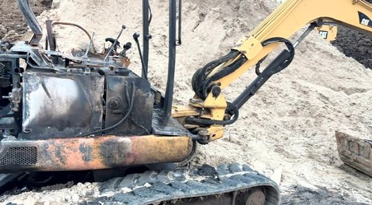 2001 Caterpillar 304.5 Excavator - Image 5