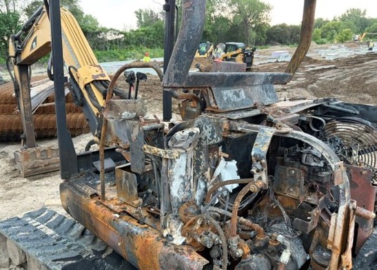 2001 Caterpillar 304.5 Excavator - Image 8