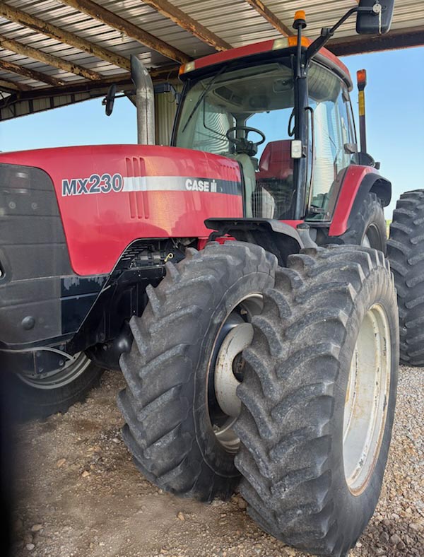 2004 CASE IH MX230 Tractor
