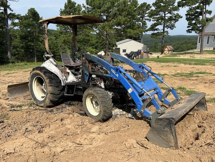 2003 New Holland TC35D Tractor - Image 2