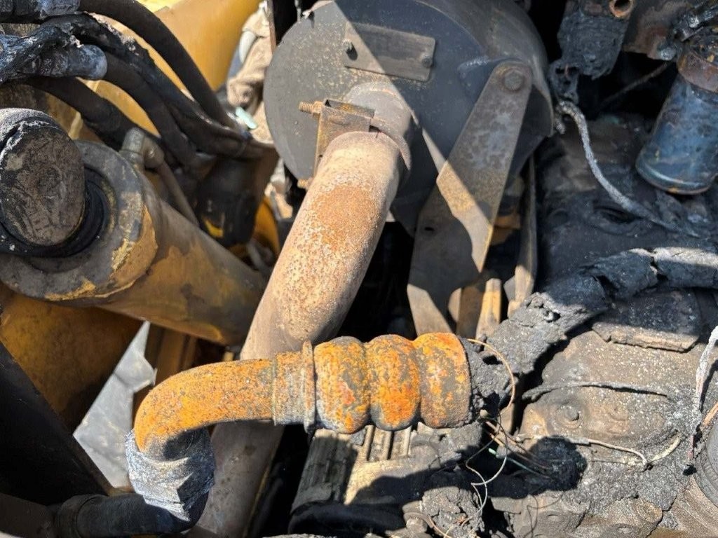 2004 Gehl 7610 Skid Steer - Image 10