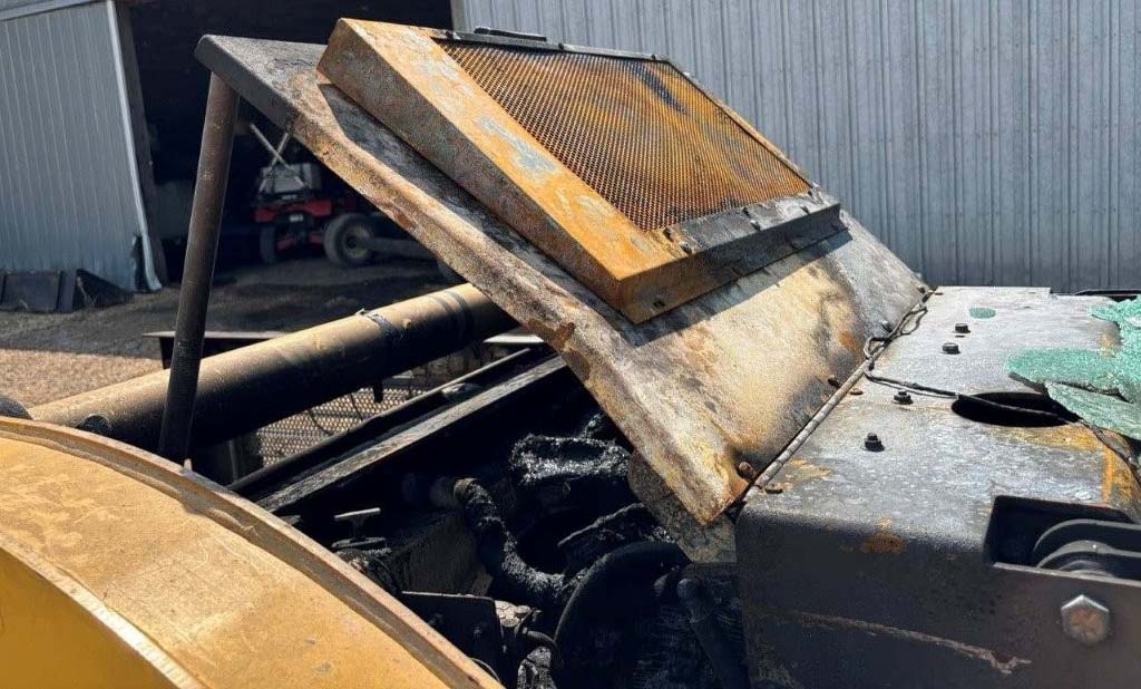 2004 Gehl 7610 Skid Steer - Image 17