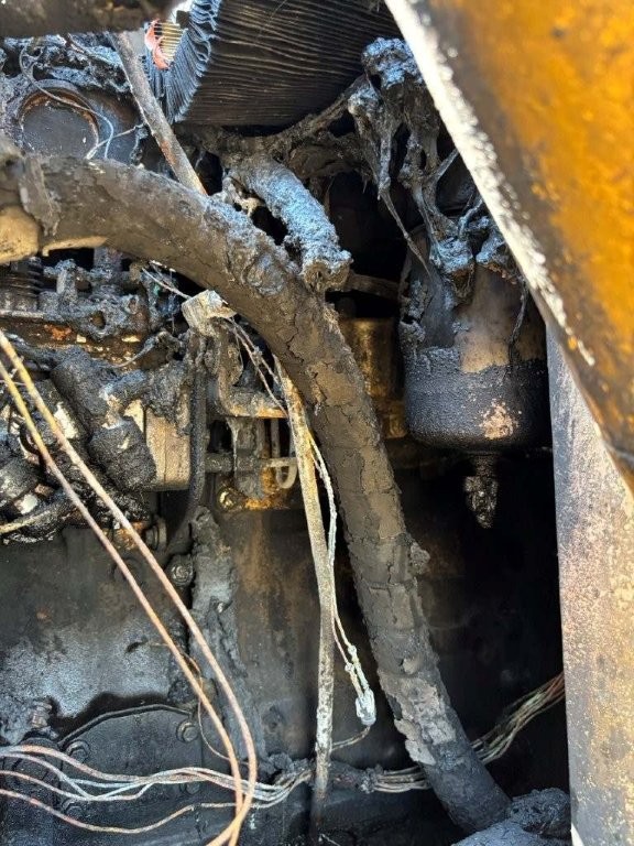 2004 Gehl 7610 Skid Steer - Image 24