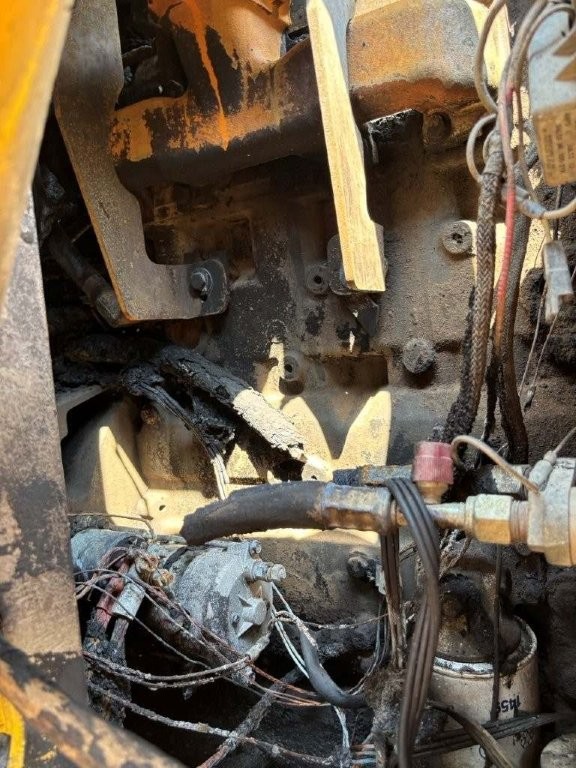 2004 Gehl 7610 Skid Steer - Image 25