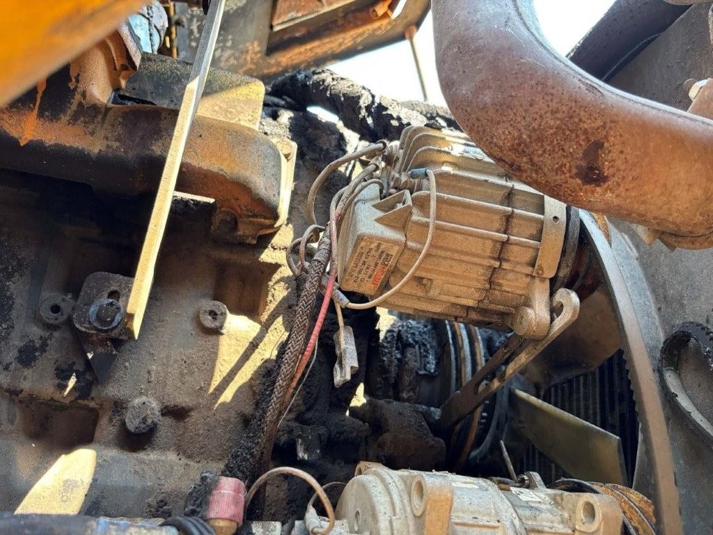 2004 Gehl 7610 Skid Steer - Image 27