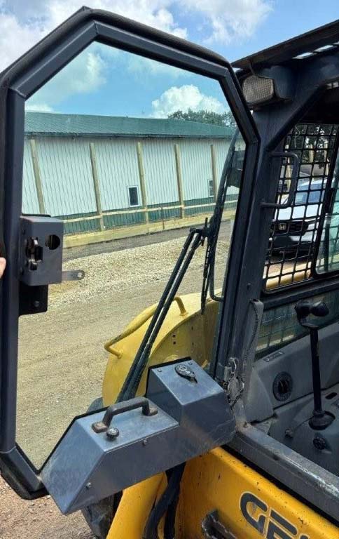 2004 Gehl 7610 Skid Steer - Image 28