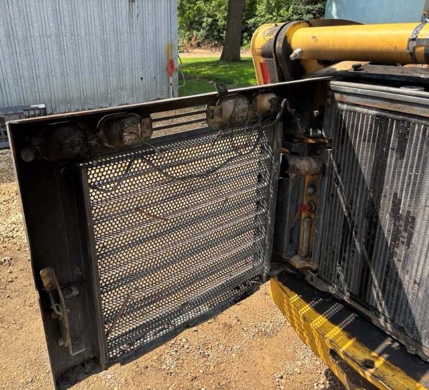 2004 Gehl 7610 Skid Steer - Image 6