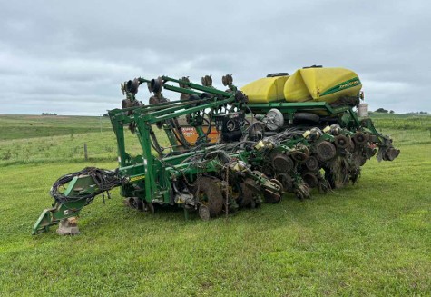 2006 John Deere 1790 Planter