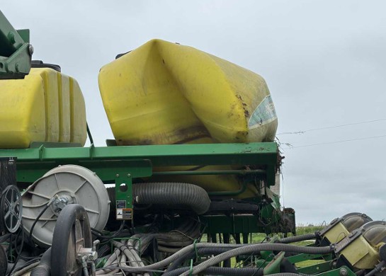2006 John Deere 1790 Planter - Image 11