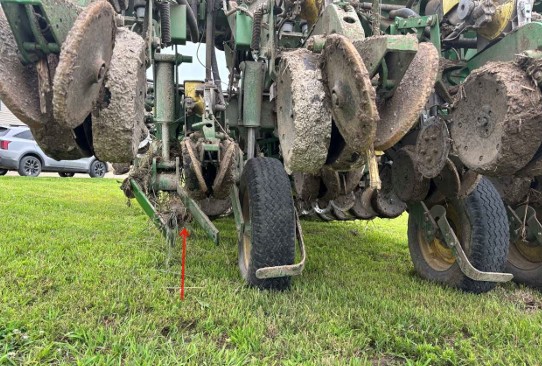 2006 John Deere 1790 Planter - Image 14