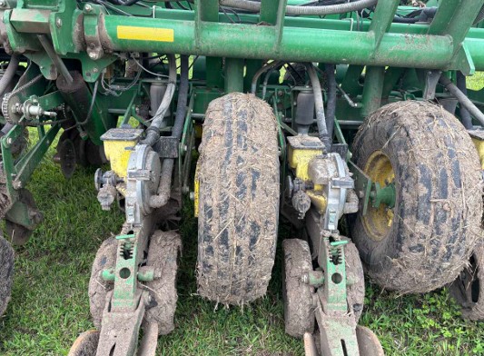 2006 John Deere 1790 Planter - Image 18