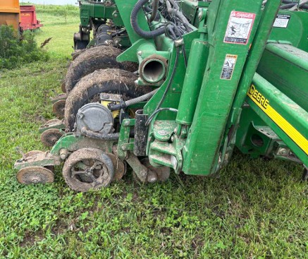 2006 John Deere 1790 Planter - Image 19