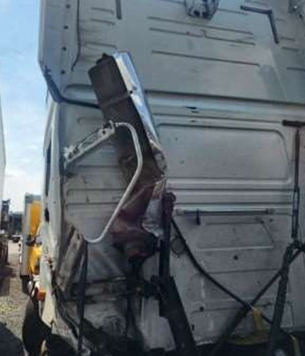 2006 Volvo VNL - Image 15
