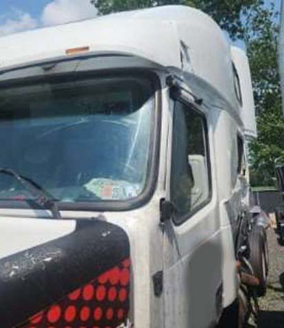 2006 Volvo VNL - Image 6