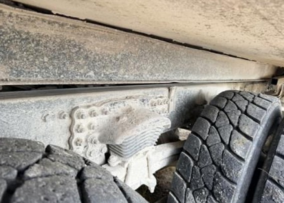 2007 Sterling L9500 Dump Truck - Image 12