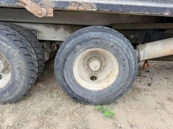 2007 Sterling L9500 Dump Truck - Image 13