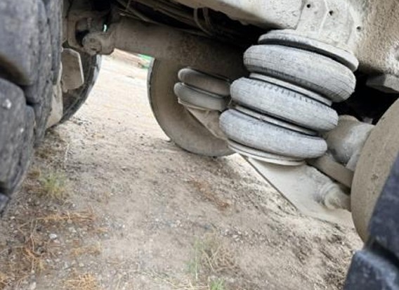 2007 Sterling L9500 Dump Truck - Image 14