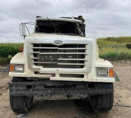 2007 Sterling L9500 Dump Truck - Image 2