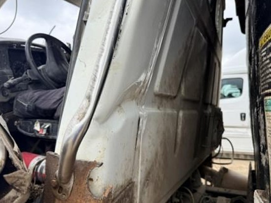 2007 Sterling L9500 Dump Truck - Image 22