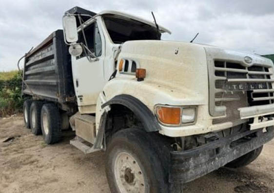 2007 Sterling L9500 Dump Truck - Image 3
