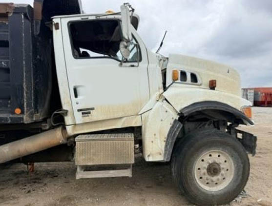 2007 Sterling L9500 Dump Truck - Image 5